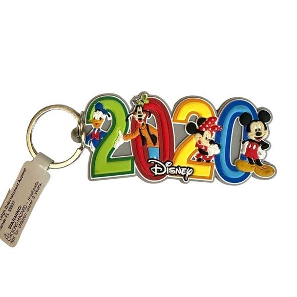 2020 Disney 3D Rubber Keychain JB1 Characters Donald Goofy Mickey Minnie - Picture 1 of 3